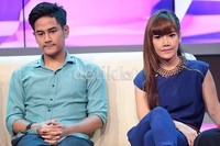 Dwi Andhika canggung bertemu sang mantan kekasih, Irma Darmawangsa di acara 'Rumpi No Secret' TransTV. Asep Syaifullah/detikHOT.
