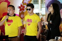 Ia sukses membuat para fans yang kebanyakan ABG histeris.