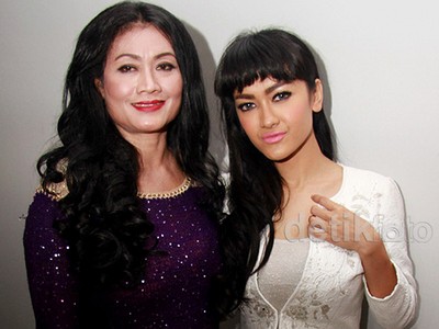 Julia Perez dan Ibunda Tercinta