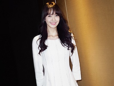 Pure Beauty... Yoona SNSD Cantik Dibalut Dress Putih