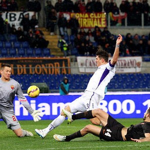 Dua Gol Gomez Antarkan Fiorentina Depak Roma