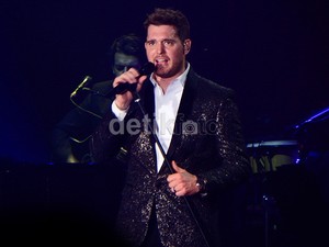 Begini Lagu Eyes, Nose, Lips Taeyang Dinyanyikan Michael Buble