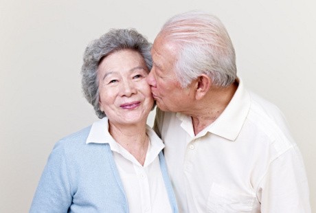 Wow! Kakek-Nenek di Inggris Ternyata Masih Aktif Bercinta