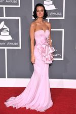 Cantik dan Seksi, Penampilan Katy Perry di Red Carpet Grammy Awards
