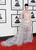Cantik dan Seksi, Penampilan Katy Perry di Red Carpet Grammy Awards