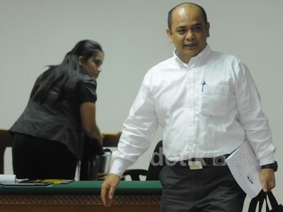Gulat Manurung Dituntut 4,5 Tahun Penjara