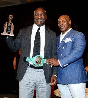 Evander Holyfield Kampanyekan Gerakan Sabar di Jalan Raya