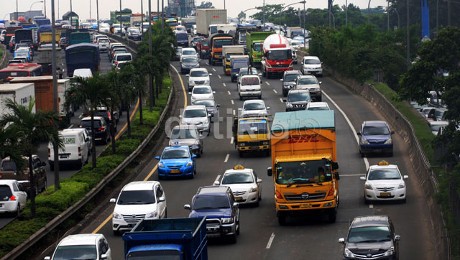 Makin Sesak, Penjualan Mobil dan Motor Lokal Dibatasi?