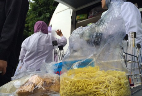 Penampakan Mi Berformalin dalam Blusukan Menkes: Kenyal dan Agak Berminyak