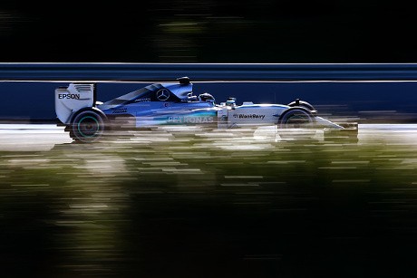 Hamilton Sambut Reliabilitas Spesial W06 Hybrid
