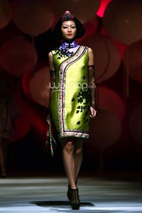 Sebastian Gunawan Moon Dance. Sebastian Gunawan Fashion Show 2015 at Hotel Mulia. Senyan. Jakarta. [Foto: Mohammad Abduh/Wolipop]