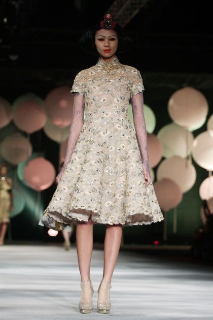 Sebastian Gunawan Moon Dance. Sebastian Gunawan Fashion Show 2015 at Hotel Mulia. Senyan. Jakarta. [Foto: Mohammad Abduh/Wolipop]