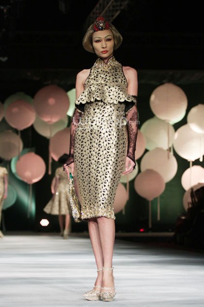 Sebastian Gunawan Moon Dance. Sebastian Gunawan Fashion Show 2015 at Hotel Mulia. Senyan. Jakarta. [Foto: Mohammad Abduh/Wolipop]