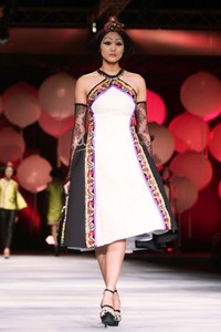 Sebastian Gunawan Moon Dance. Sebastian Gunawan Fashion Show 2015 at Hotel Mulia. Senyan. Jakarta. [Foto: Mohammad Abduh/Wolipop]