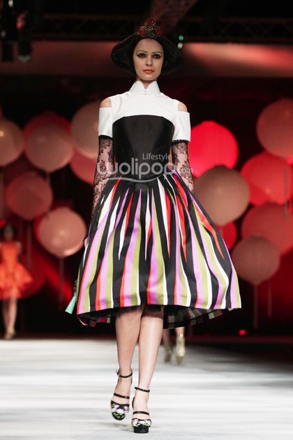 Sebastian Gunawan Moon Dance. Sebastian Gunawan Fashion Show 2015 at Hotel Mulia. Senyan. Jakarta. [Foto: Mohammad Abduh/Wolipop]