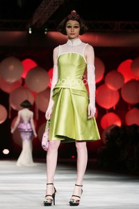 Sebastian Gunawan Moon Dance. Sebastian Gunawan Fashion Show 2015 at Hotel Mulia. Senyan. Jakarta. [Foto: Mohammad Abduh/Wolipop]