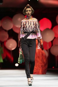 Sebastian Gunawan Moon Dance. Sebastian Gunawan Fashion Show 2015 at Hotel Mulia. Senyan. Jakarta. [Foto: Mohammad Abduh/Wolipop]