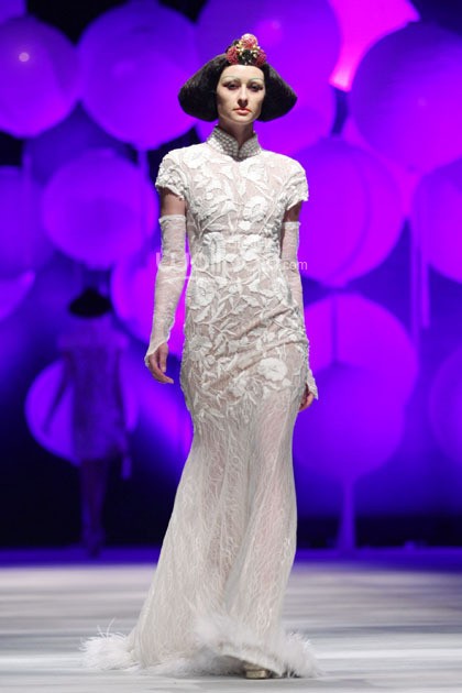 Sebastian Gunawan Moon Dance. Sebastian Gunawan Fashion Show 2015 at Hotel Mulia. Senyan. Jakarta. [Foto: Mohammad Abduh/Wolipop]