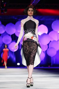 Sebastian Gunawan Moon Dance. Sebastian Gunawan Fashion Show 2015 at Hotel Mulia. Senyan. Jakarta. [Foto: Mohammad Abduh/Wolipop]