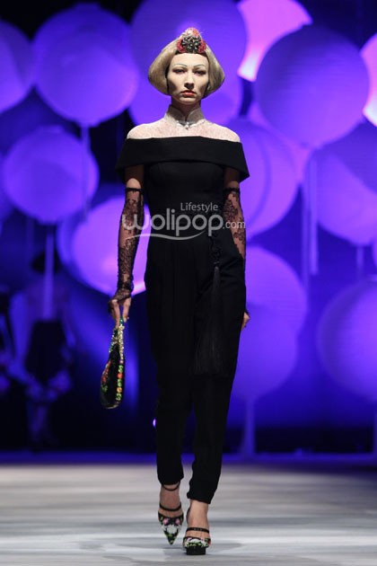 Sebastian Gunawan Moon Dance. Sebastian Gunawan Fashion Show 2015 at Hotel Mulia. Senyan. Jakarta. [Foto: Mohammad Abduh/Wolipop]