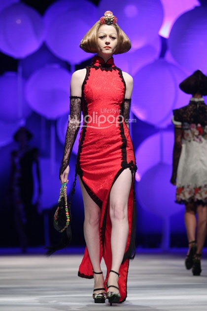 Sebastian Gunawan Moon Dance. Sebastian Gunawan Fashion Show 2015 at Hotel Mulia. Senyan. Jakarta. [Foto: Mohammad Abduh/Wolipop]