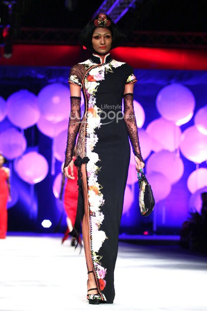 Sebastian Gunawan Moon Dance. Sebastian Gunawan Fashion Show 2015 at Hotel Mulia. Senyan. Jakarta. [Foto: Mohammad Abduh/Wolipop]