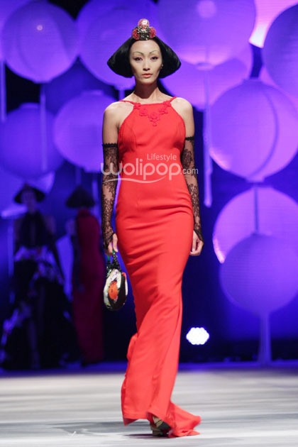 Sebastian Gunawan Moon Dance. Sebastian Gunawan Fashion Show 2015 at Hotel Mulia. Senyan. Jakarta. [Foto: Mohammad Abduh/Wolipop]