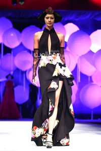 Sebastian Gunawan Moon Dance. Sebastian Gunawan Fashion Show 2015 at Hotel Mulia. Senyan. Jakarta. [Foto: Mohammad Abduh/Wolipop]