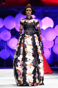 Sebastian Gunawan Moon Dance. Sebastian Gunawan Fashion Show 2015 at Hotel Mulia. Senyan. Jakarta. [Foto: Mohammad Abduh/Wolipop]