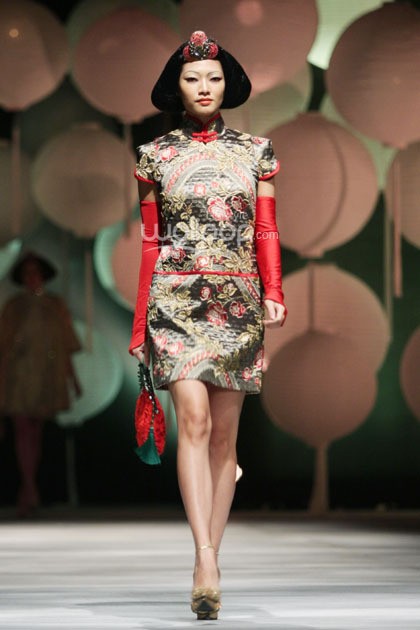 Sebastian Gunawan Moon Dance. Sebastian Gunawan Fashion Show 2015 at Hotel Mulia. Senyan. Jakarta. [Foto: Mohammad Abduh/Wolipop]