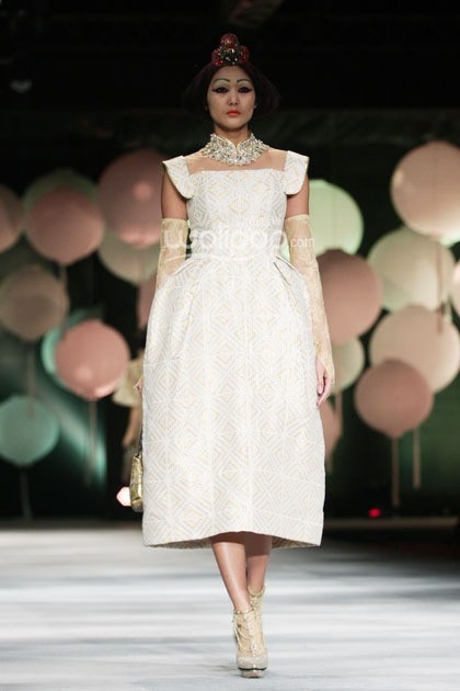 Sebastian Gunawan Moon Dance. Sebastian Gunawan Fashion Show 2015 at Hotel Mulia. Senyan. Jakarta. [Foto: Mohammad Abduh/Wolipop]