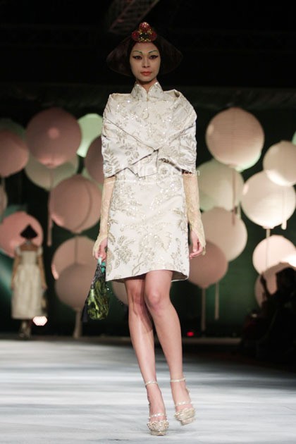 Sebastian Gunawan Moon Dance. Sebastian Gunawan Fashion Show 2015 at Hotel Mulia. Senyan. Jakarta. [Foto: Mohammad Abduh/Wolipop]