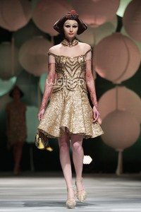 Sebastian Gunawan Moon Dance. Sebastian Gunawan Fashion Show 2015 at Hotel Mulia. Senyan. Jakarta. [Foto: Mohammad Abduh/Wolipop]