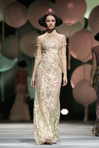 Sebastian Gunawan Moon Dance. Sebastian Gunawan Fashion Show 2015 at Hotel Mulia. Senyan. Jakarta. [Foto: Mohammad Abduh/Wolipop]