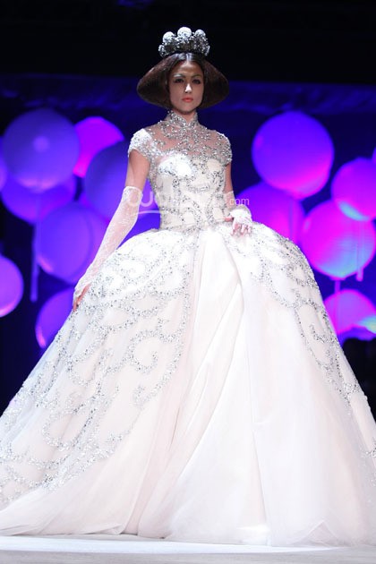 Sebastian Gunawan Moon Dance. Sebastian Gunawan Fashion Show 2015 at Hotel Mulia. Senyan. Jakarta. [Foto: Mohammad Abduh/Wolipop]