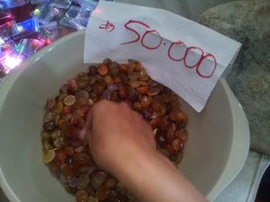 Dipilih, dipilih! Batu di Pameran ini Dijual Rp 50 Ribu hingga Rp 1,5 M