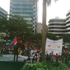 Ratusan Buruh Demo Dukung KPK, Jalur Lambat Rasuna Said Ditutup Ratusan Buruh Demo Dukung KPK, Jalur Lambat Rasuna Said Ditutup