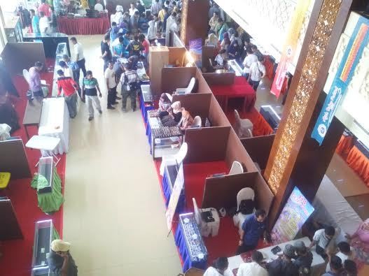Seperti ini Keriuhan Para Pemburu Batu Berharga Rp 50 Ribu hingga Rp 1,5 M Seperti ini Keriuhan Para Pemburu Batu Berharga Rp 50 Ribu hingga Rp 1,5 M
