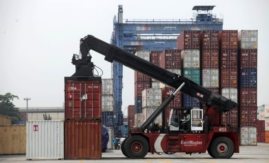 Angkut Kontainer Cikarang-Tanjung Priok Lewat Sungai Pangkas Biaya 40%