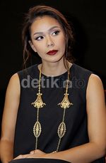 Adinia Wirasti, Simple tapi Stylish