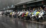 Motor Skutik Ngebut di Sirkuit