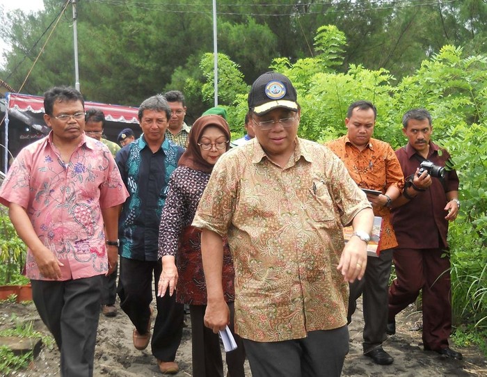 Menko Indroyono dan Buku Catatan Kecil Warna Oranye