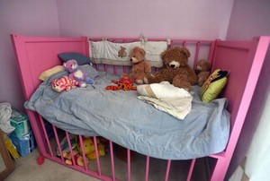 Di Tempat Ini, Orang Dewasa Bisa Kembali Menjadi Bayi Sungguhan