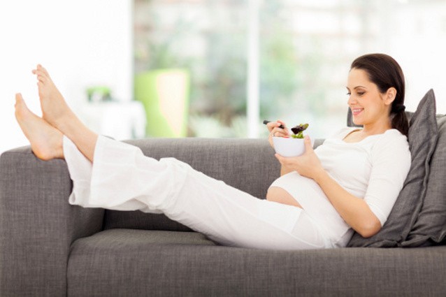 Tetap Sehat dan Bugar saat Hamil dengan Rutin Konsumsi Susu dan Sayuran