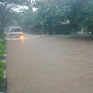 Jl Letjen Suprapto Tergenang, Pengendara Dialihkan Lewat Jalur TransJ