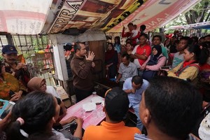 Blusukan ke Kampung Kumuh, Menteri Marwan Tawarkan Transmigrasi