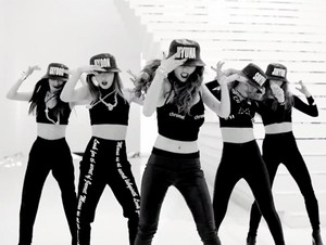 4Minute Tampil Simpel dan Swag di Video Comeback Crazy