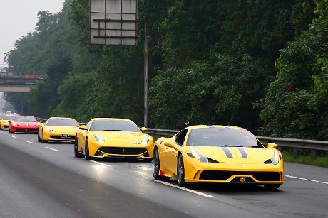 40 Ferrari Contohkan Tata Tertib Berkendara di Jagorawi