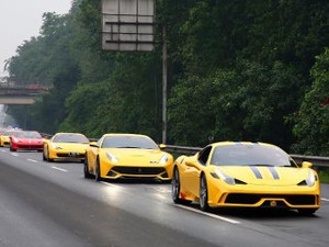 40 Ferrari Contohkan Tata Tertib Berkendara di Jagorawi