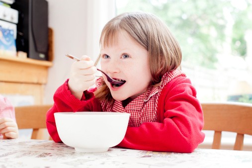 Tak Mau Makan Karena Sakit Gigi? Beri si Kecil Makanan Bergizi Ini